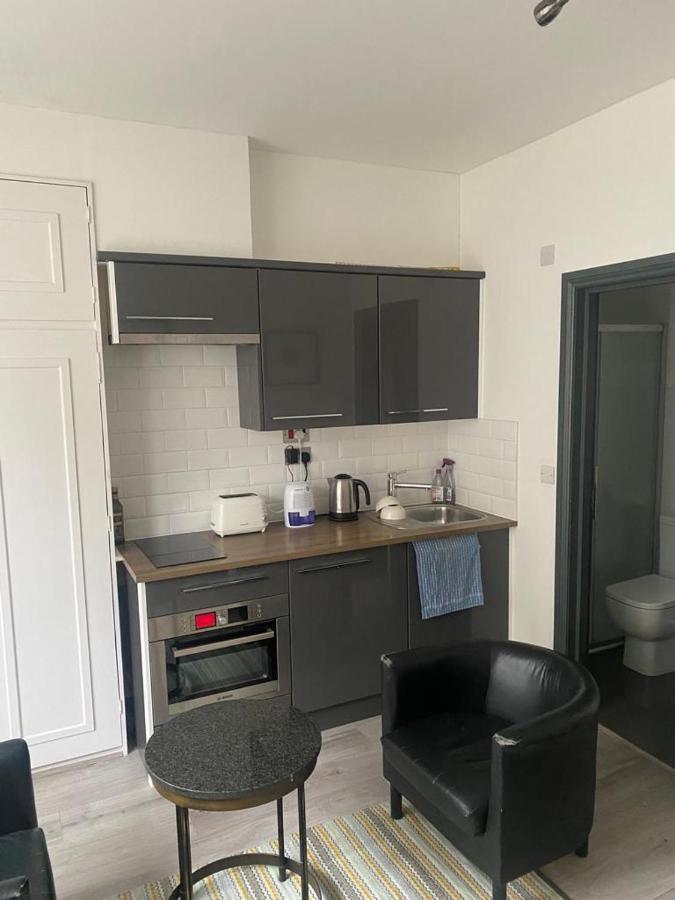 Comfortable West Apartamento Londres